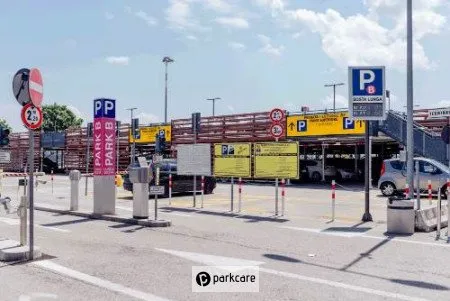 Parcheggio Park C Aeroporto Treviso foto 2