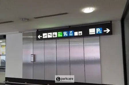Parcheggio P4 Aeroporto Vienna foto 3